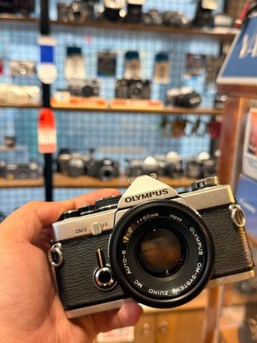 Olympus OM-2 