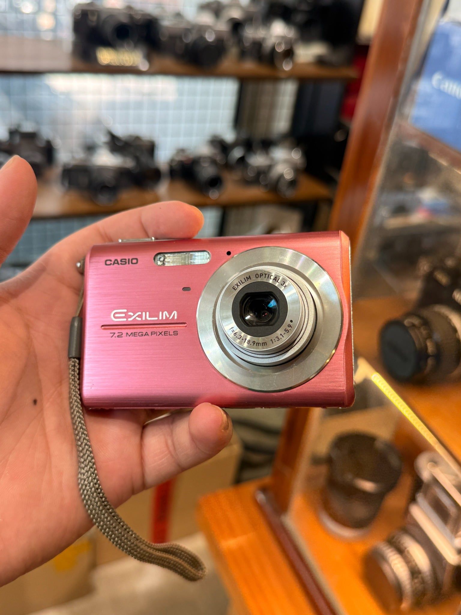  Casio Exilim EX-Z75 
