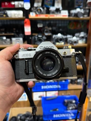  Canon AE-1 