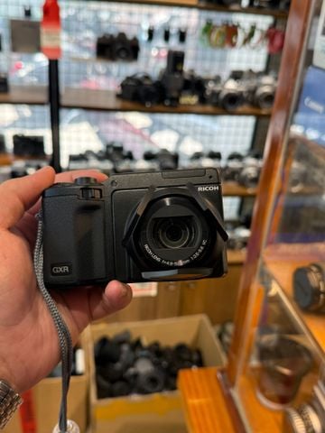  Ricoh GXR 