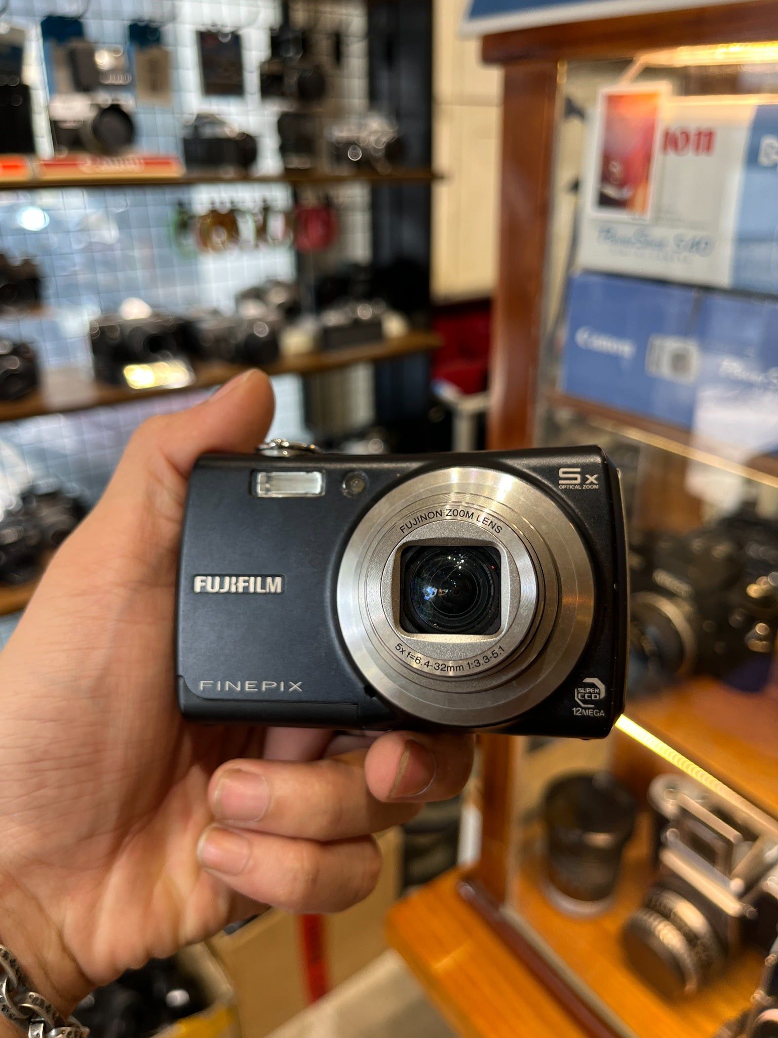  Fuji Finepix F100fd 