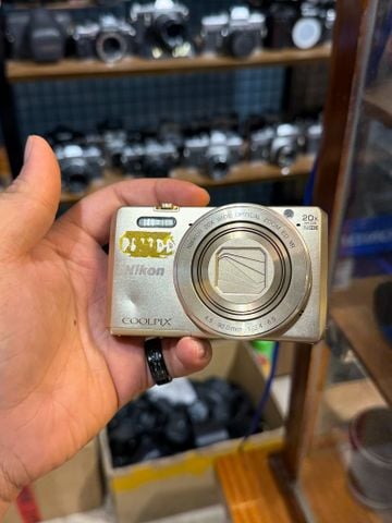  Nikon Coolpix S7000 