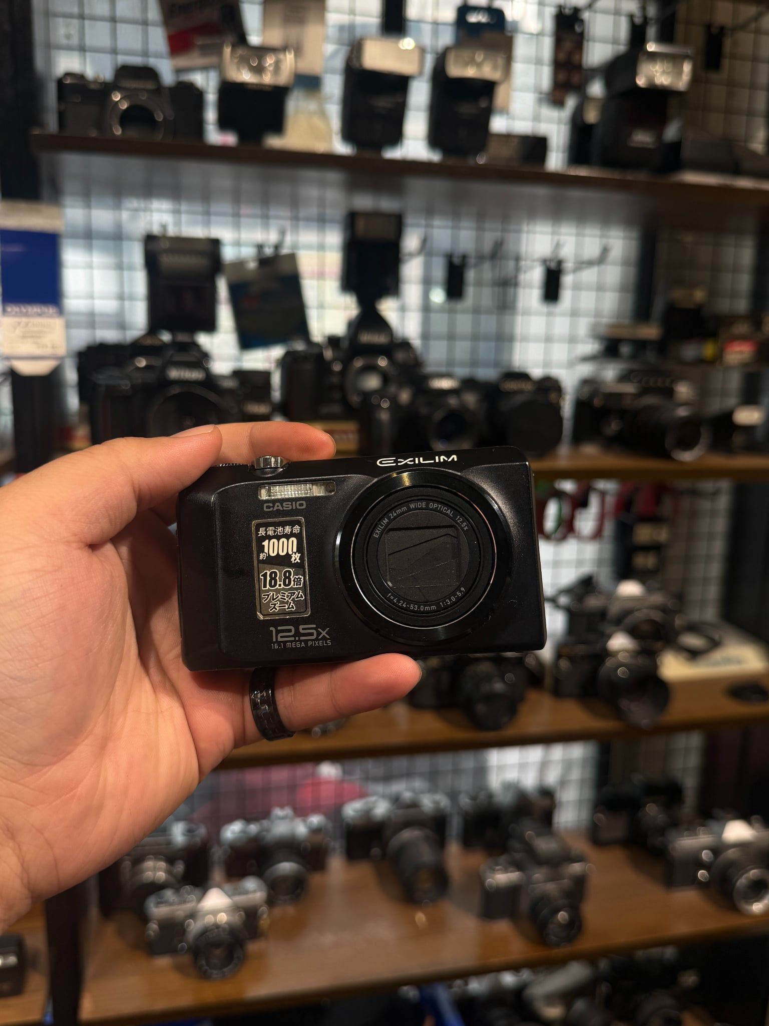  Casio Exilim EX-H30 