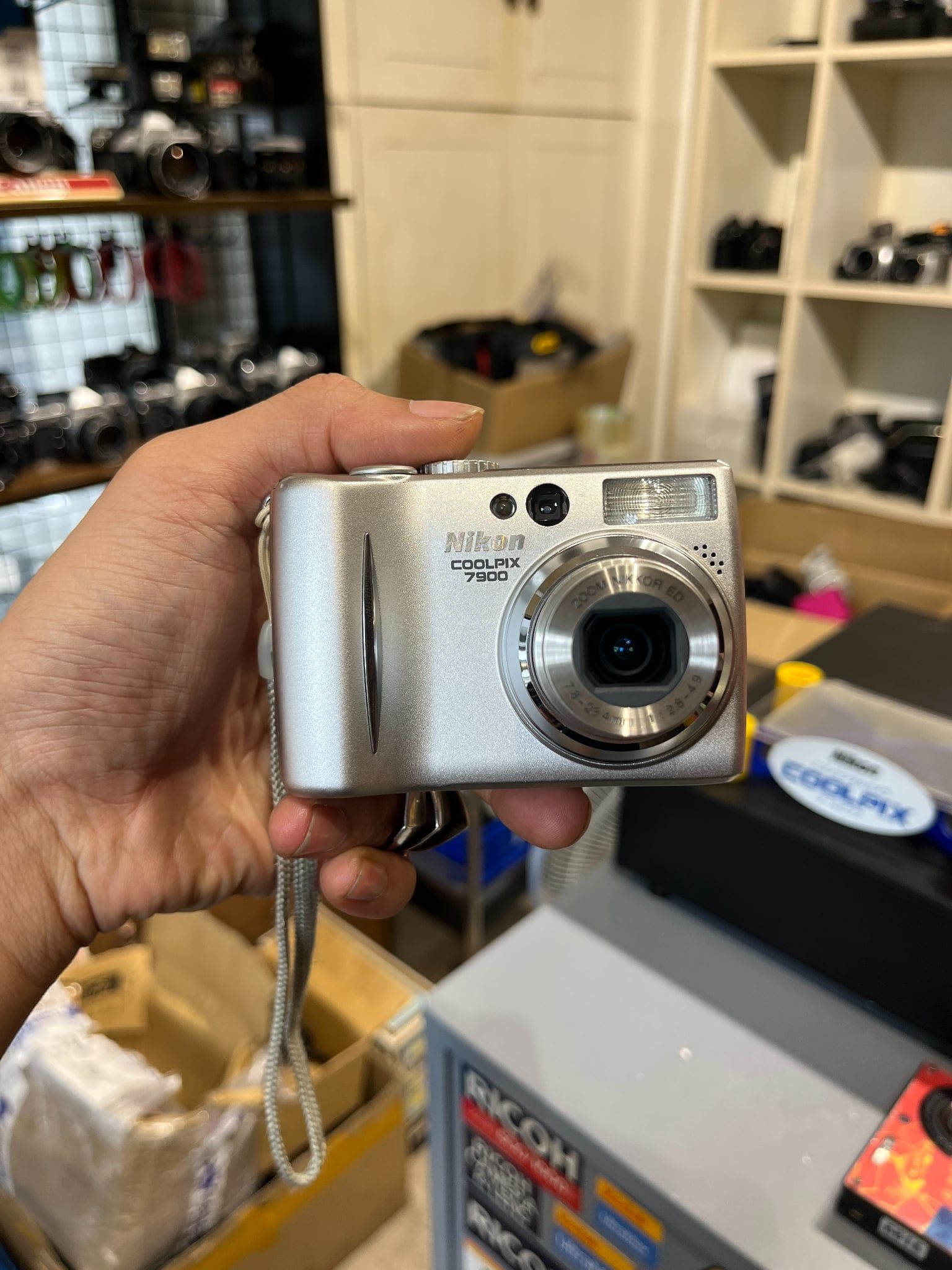  Nikon Coolpix 7900 