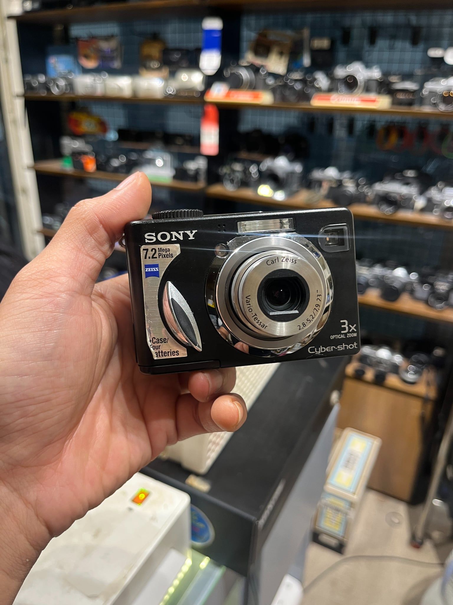  Sony Cybershot DSC-W17 