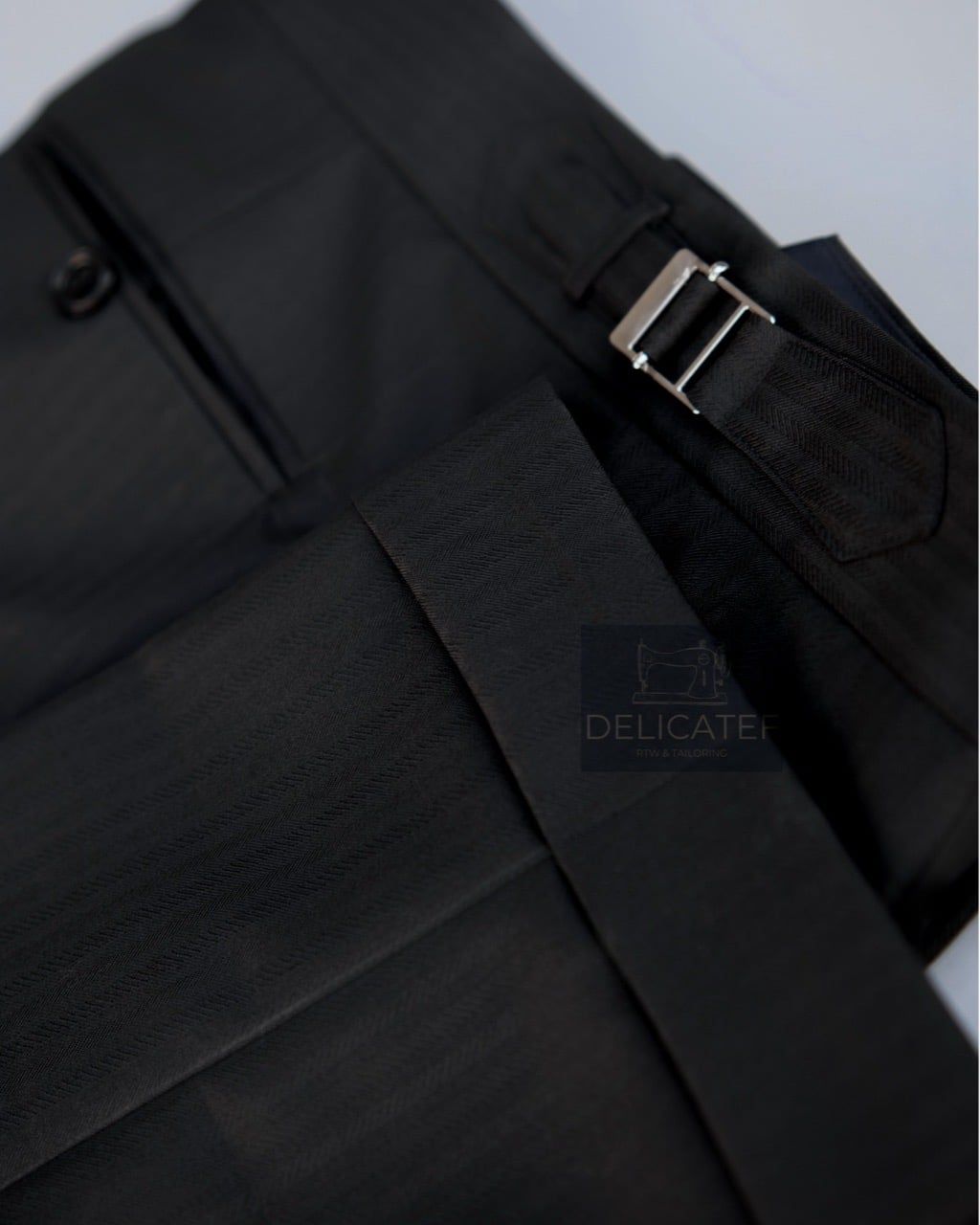  Quần Sidetab màu đen gân chìm xương cá Herringbone 