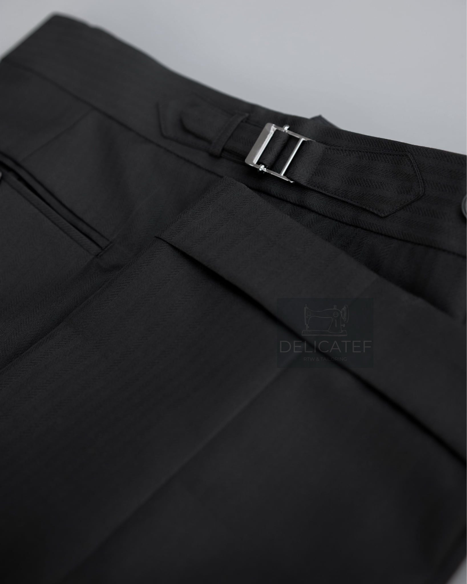  Quần Sidetab màu đen gân chìm xương cá Herringbone 