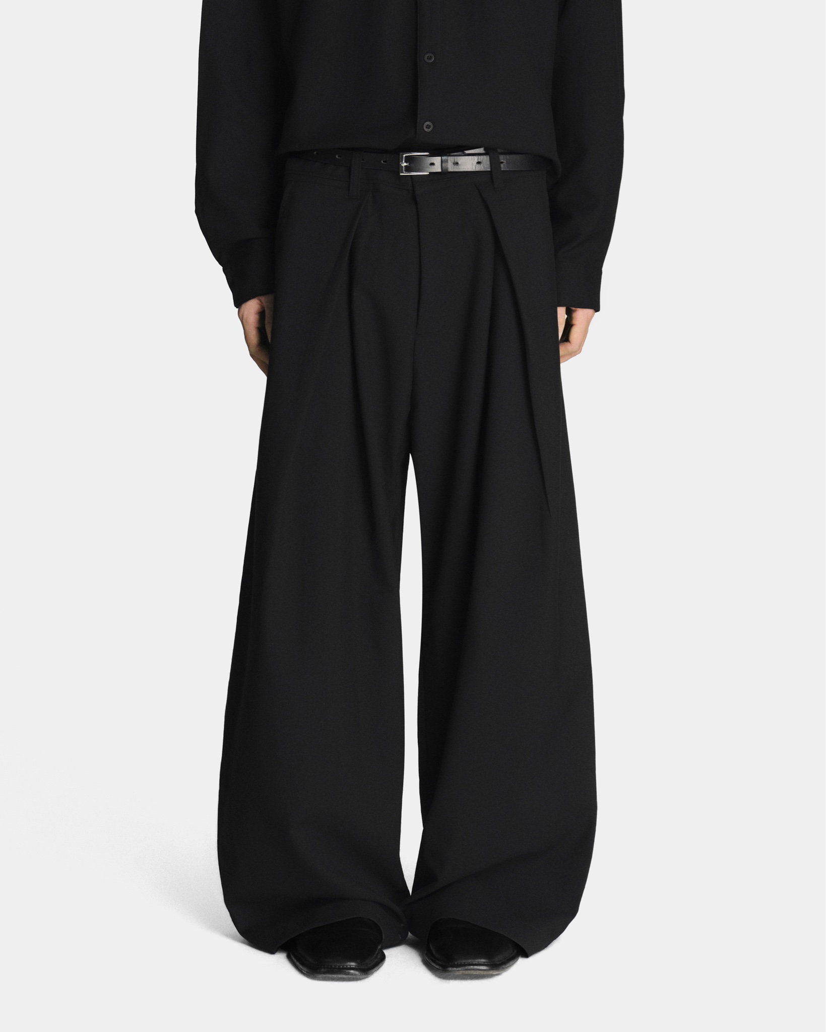 MAHU RELAXED PLEATED TROUSERS