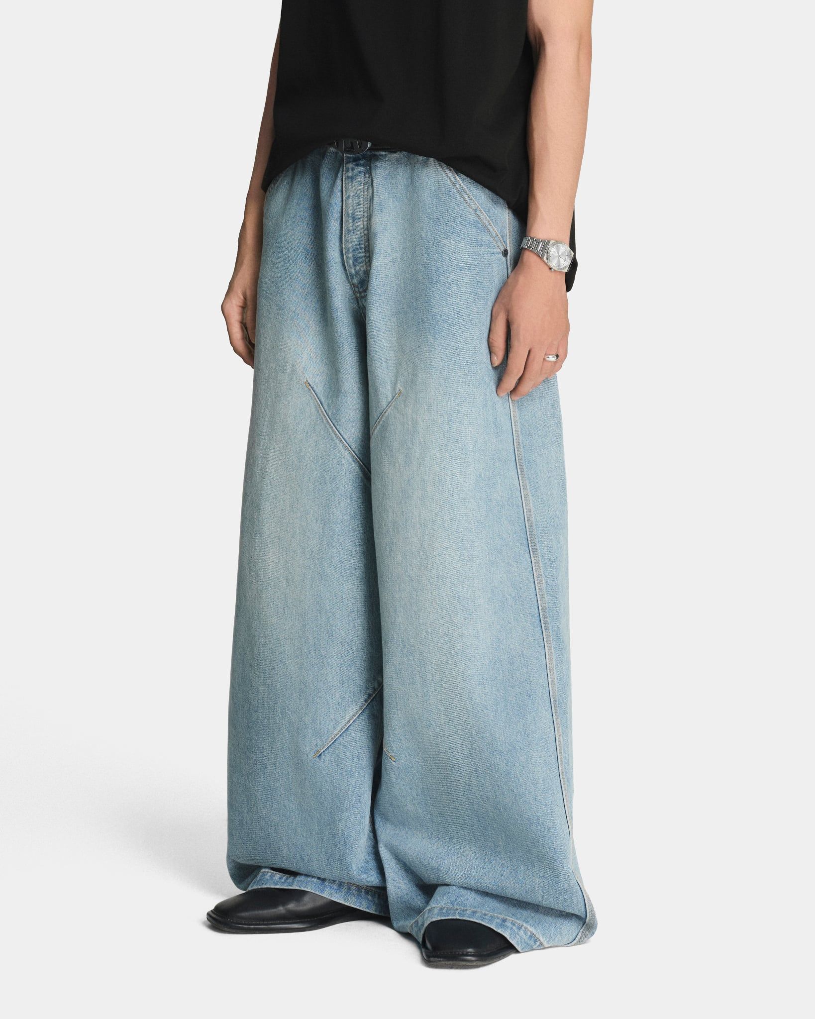  FADED LOOSE JEANS 