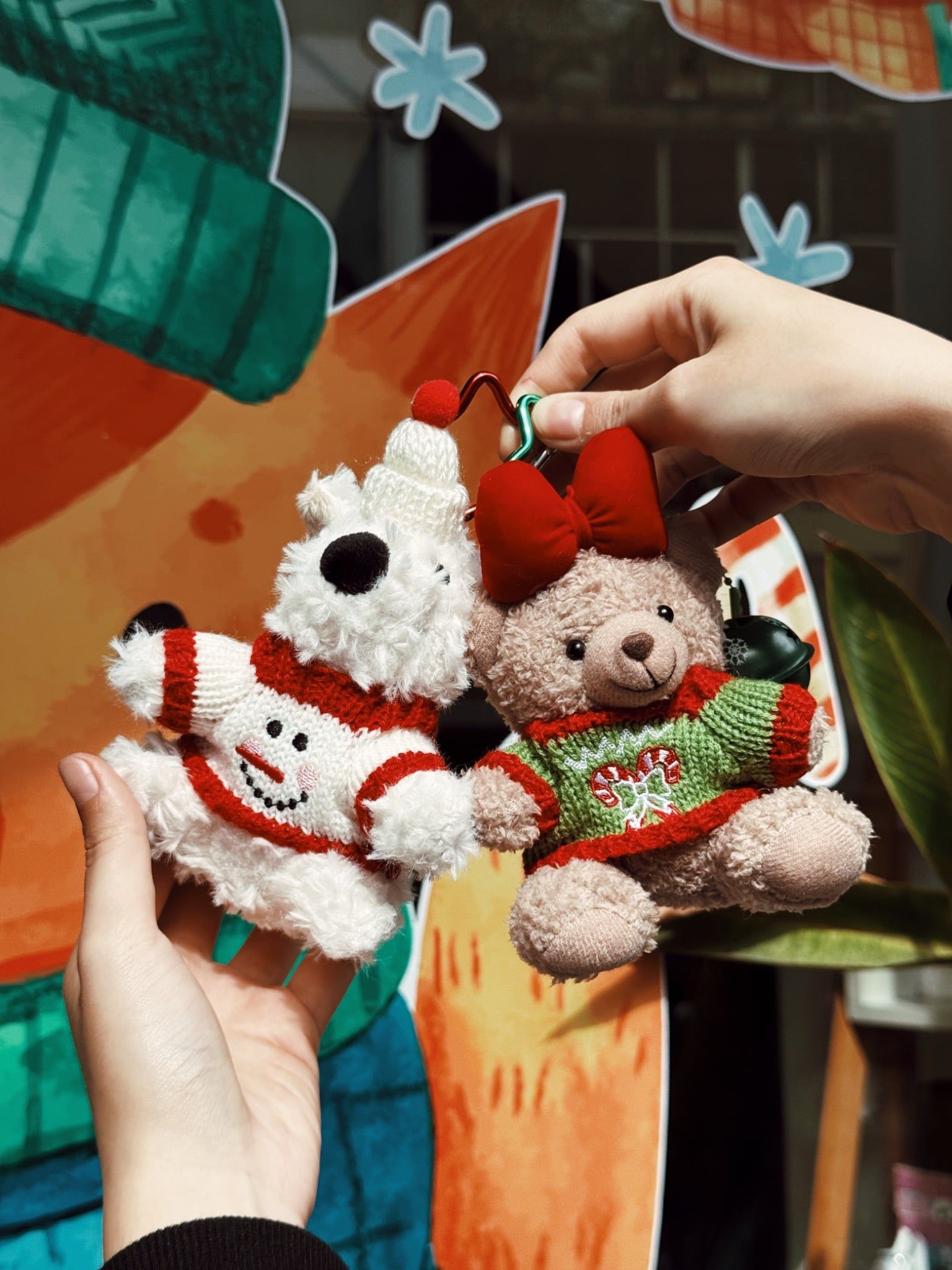  XMAS PLUSH BEAR & WHITE DOG KEYCHAIN 