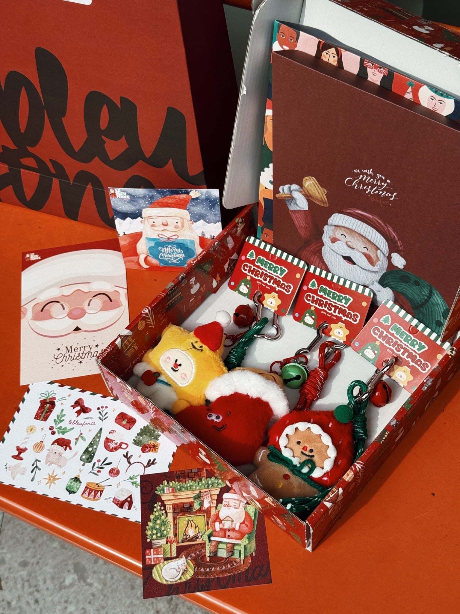  SET KEYCHAIN & DÂY ĐEO 