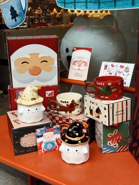  CHRISTMAS MONSTER CUPS 