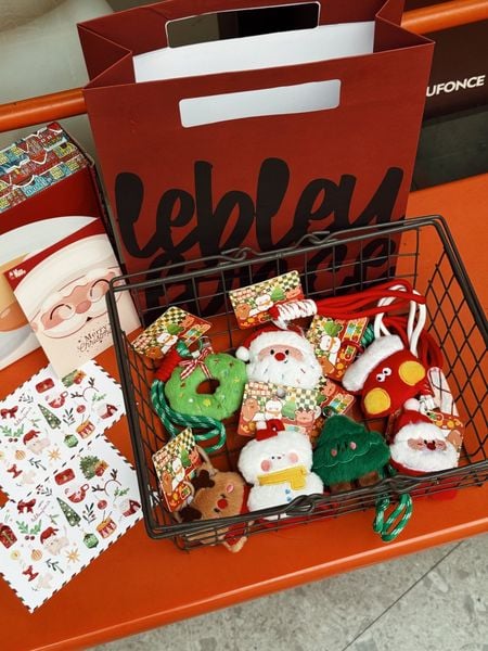  SET KEYCHAIN & DÂY ĐEO 