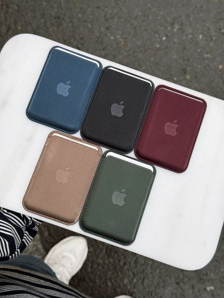  MAGSAFE FineWoven Wallet 