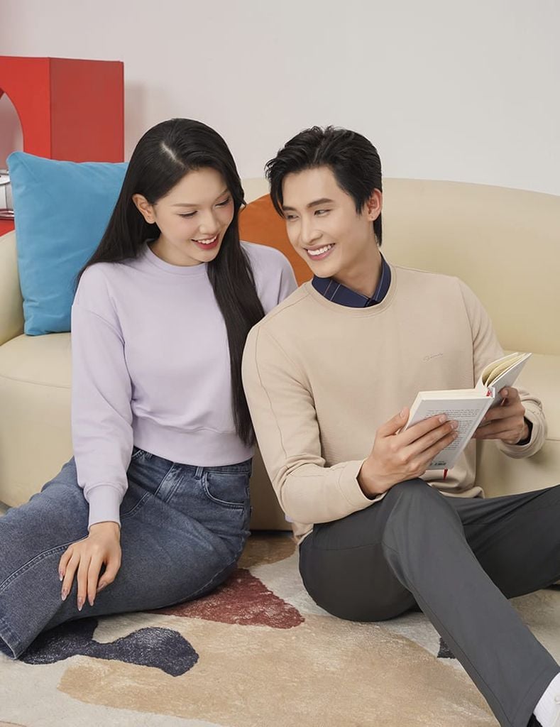 Áo nỉ cổ tròn nam in hai tay