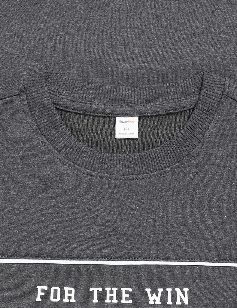 Áo nỉ cổ tròn bé trai hình in trước ngực