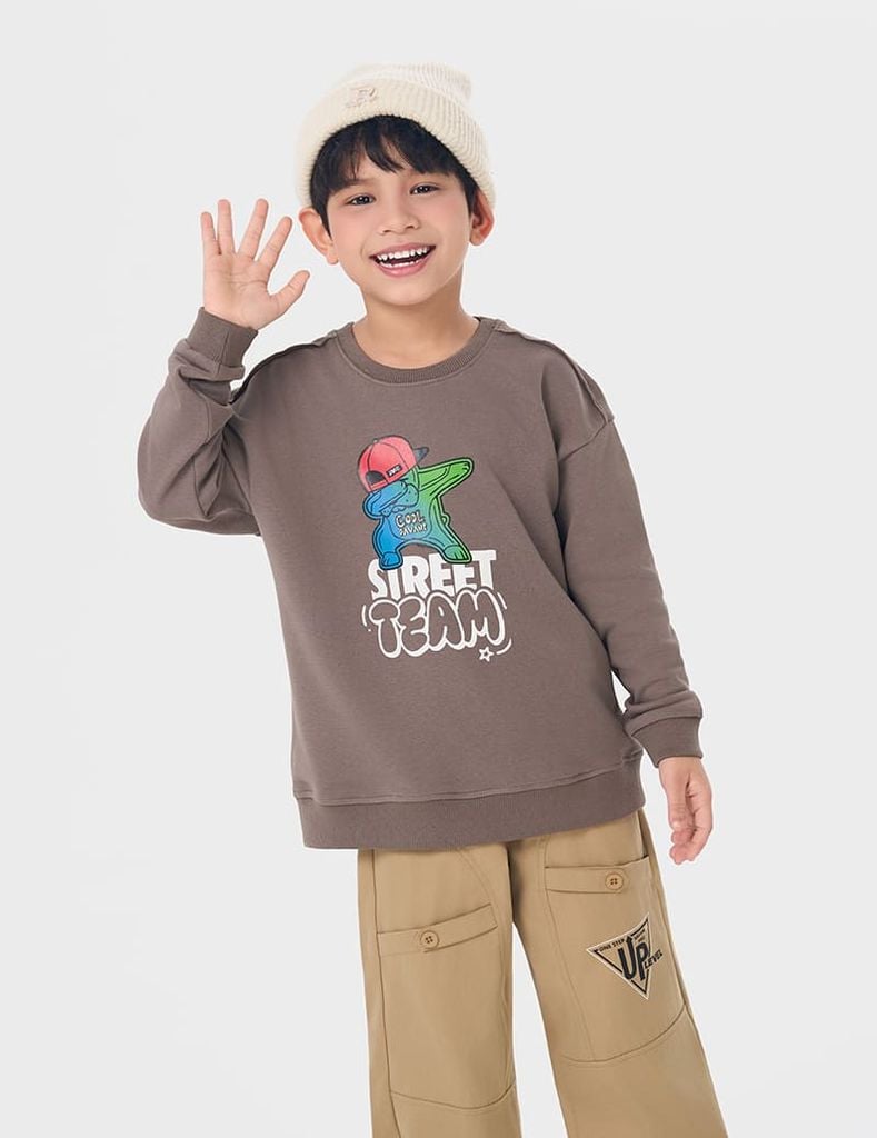 Áo nỉ cổ tròn bé trai hình in trước ngực