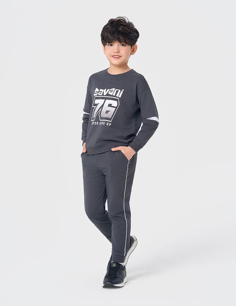 Bộ nỉ cổ tròn bé trai hình in trước ngực