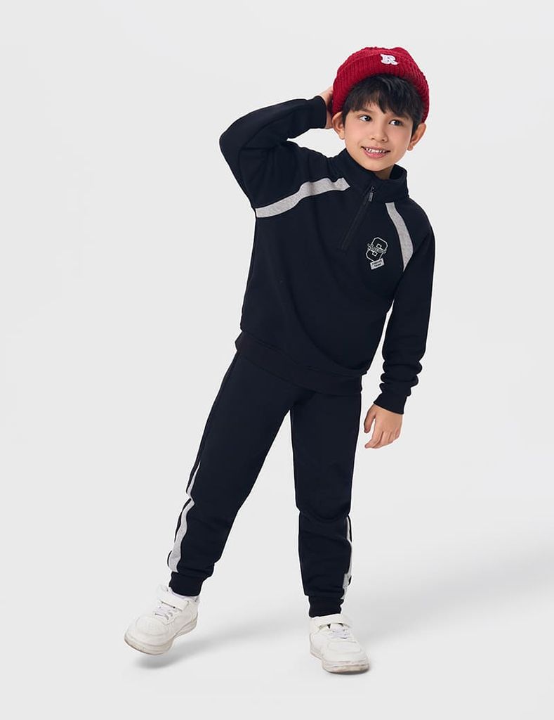 Bộ nỉ cổ tròn bé trai hình in trước ngực