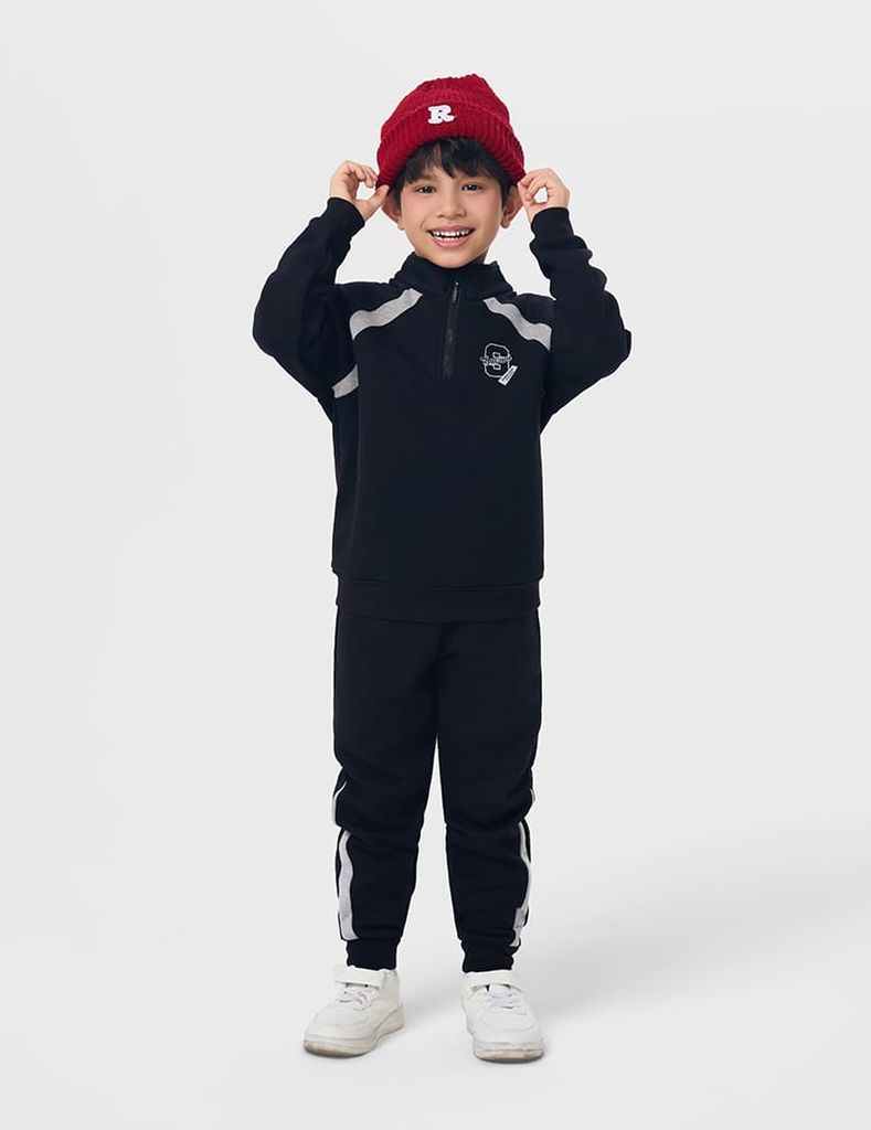 Bộ nỉ cổ tròn bé trai hình in trước ngực