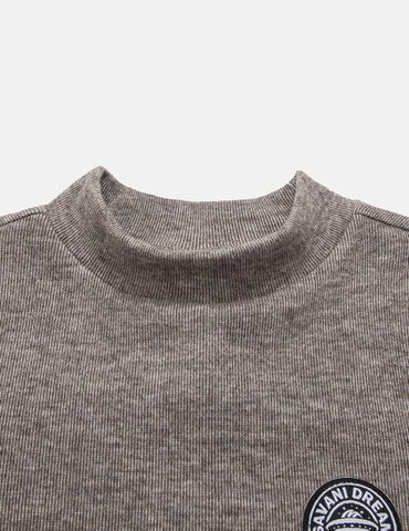 Áo giữ nhiệt cổ cao bé trai hình in trước ngực