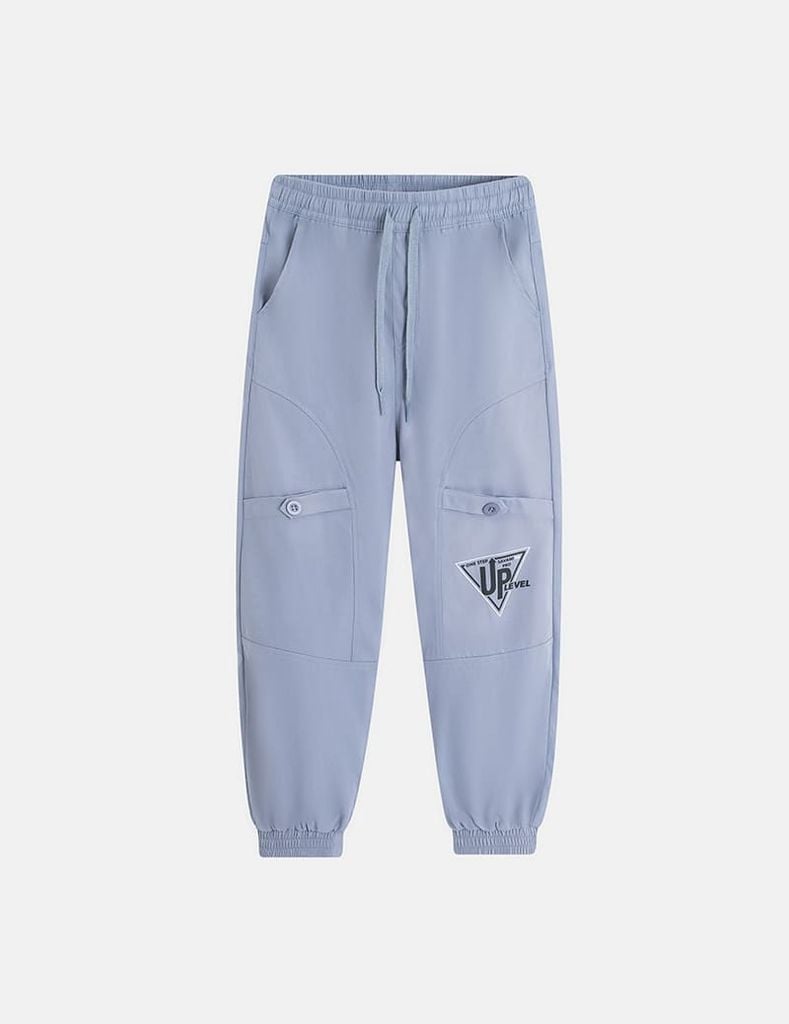 Quần khaki bé trai cạp chun mác in trang trí