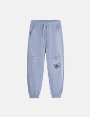 Quần khaki bé trai cạp chun mác in trang trí