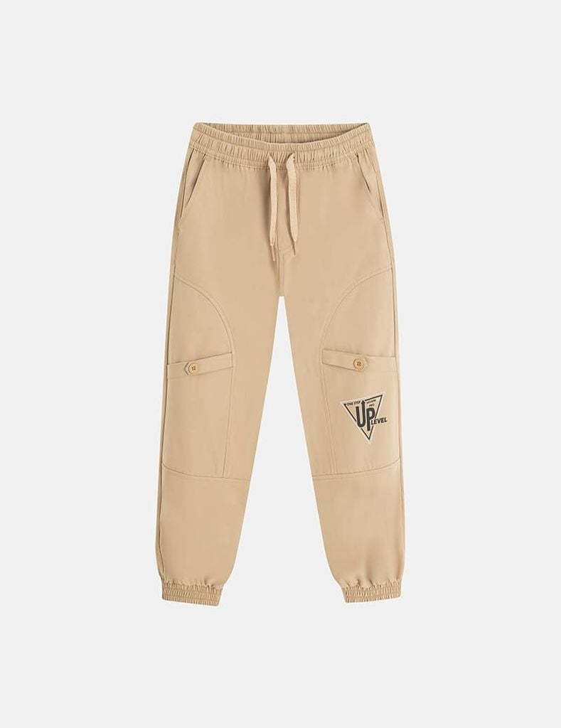 Quần khaki bé trai cạp chun mác in trang trí