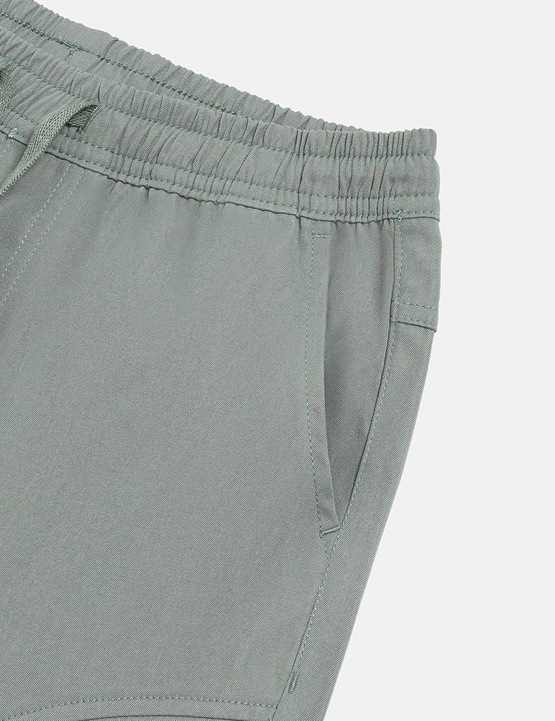 Quần khaki bé trai cạp chun mác in trang trí