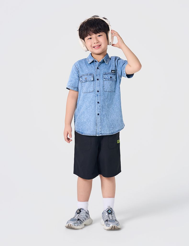 Áo sơ mi ngắn tay bé trai túi ốp thân trước