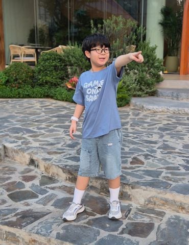 Quần short jean bé trai cạp chun