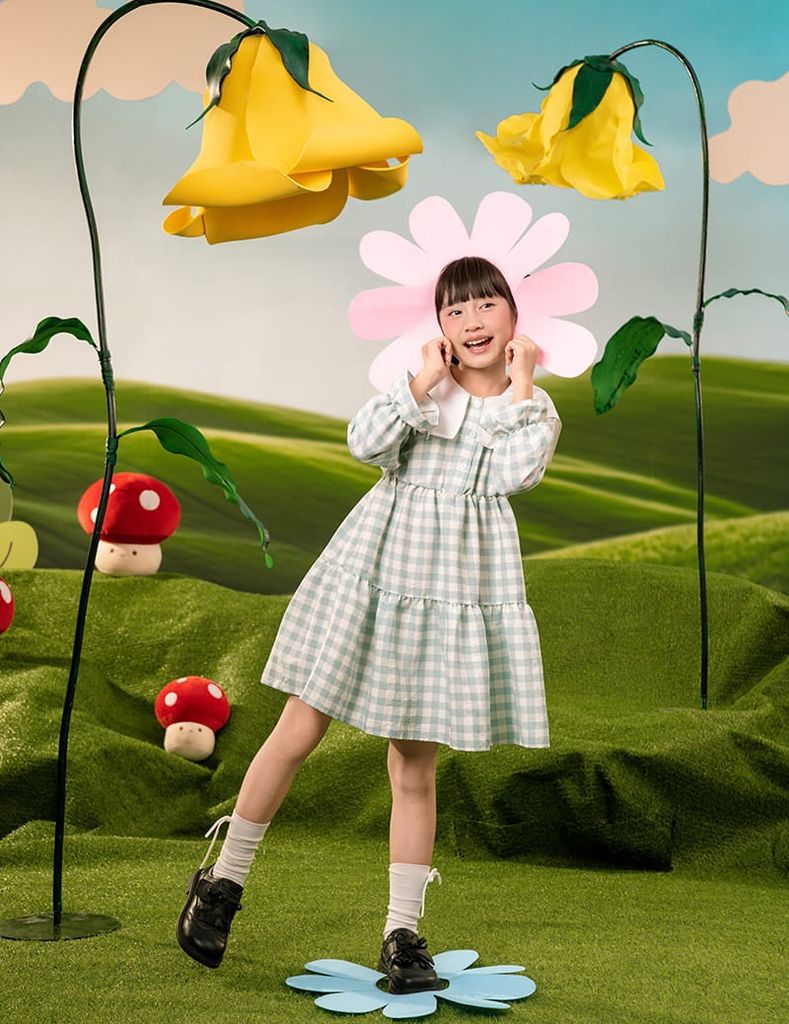 Váy liền dáng A bé gái cổ kiểu cách điệu