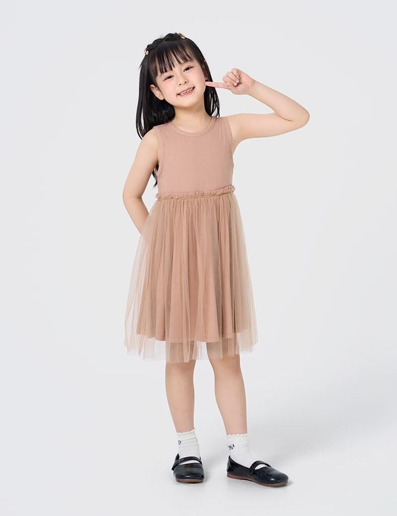 Váy liền sát nách bé gái