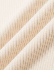 Áo giữ nhiệt cổ cao bé gái hình thêu trước ngực