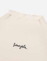 Áo giữ nhiệt cổ cao bé gái hình thêu trước ngực