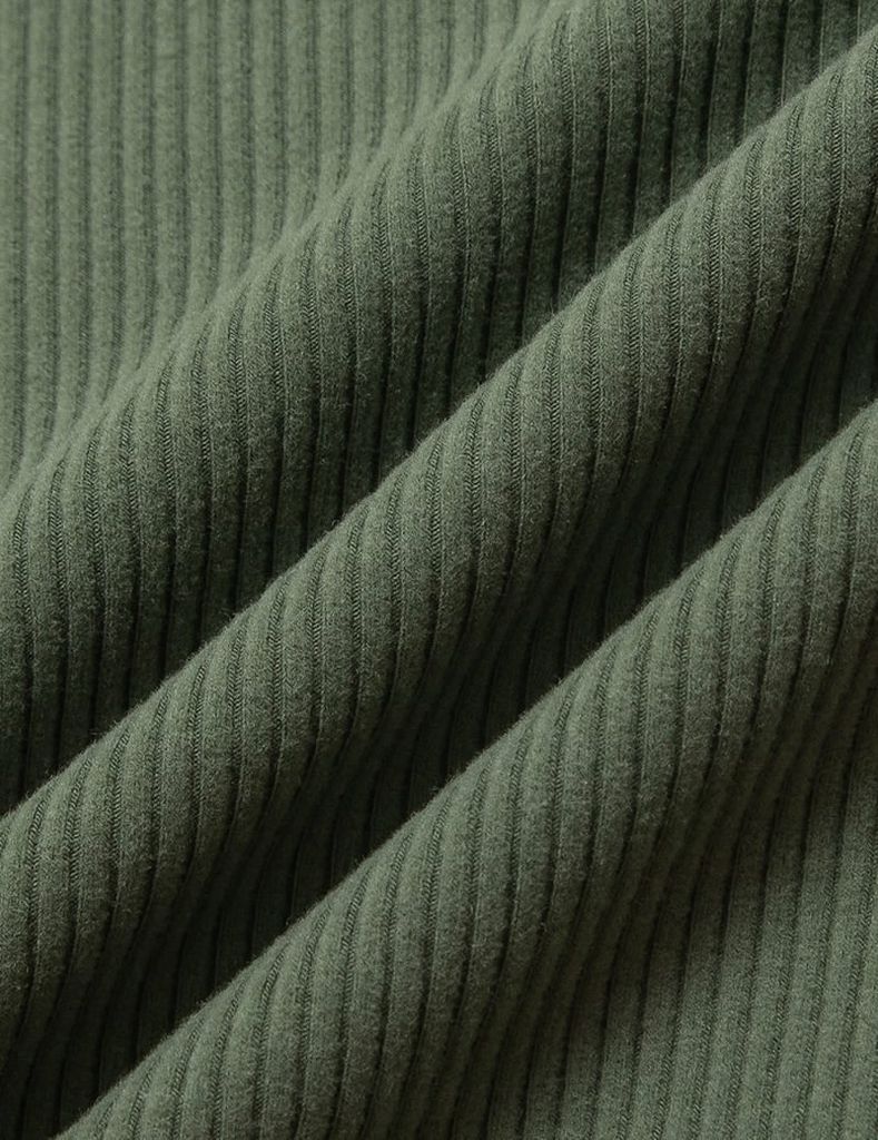 Áo giữ nhiệt cổ cao bé gái hình thêu trước ngực