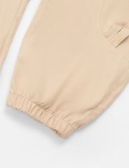 Quần khaki bé gái cạp chun bo gấu gắn mác trang trí