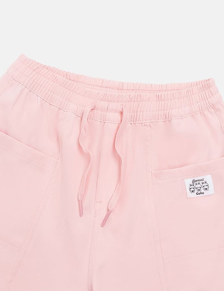 Quần khaki bé gái cạp chun bo gấu gắn mác trang trí