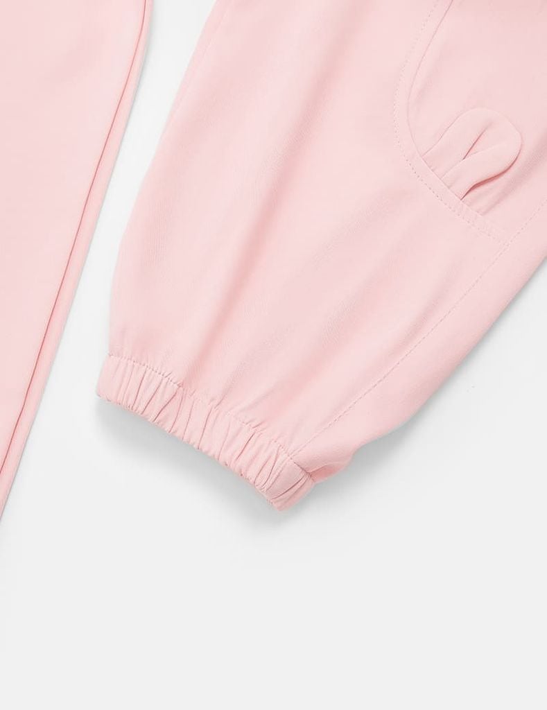 Quần khaki bé gái cạp chun bo gấu gắn mác trang trí