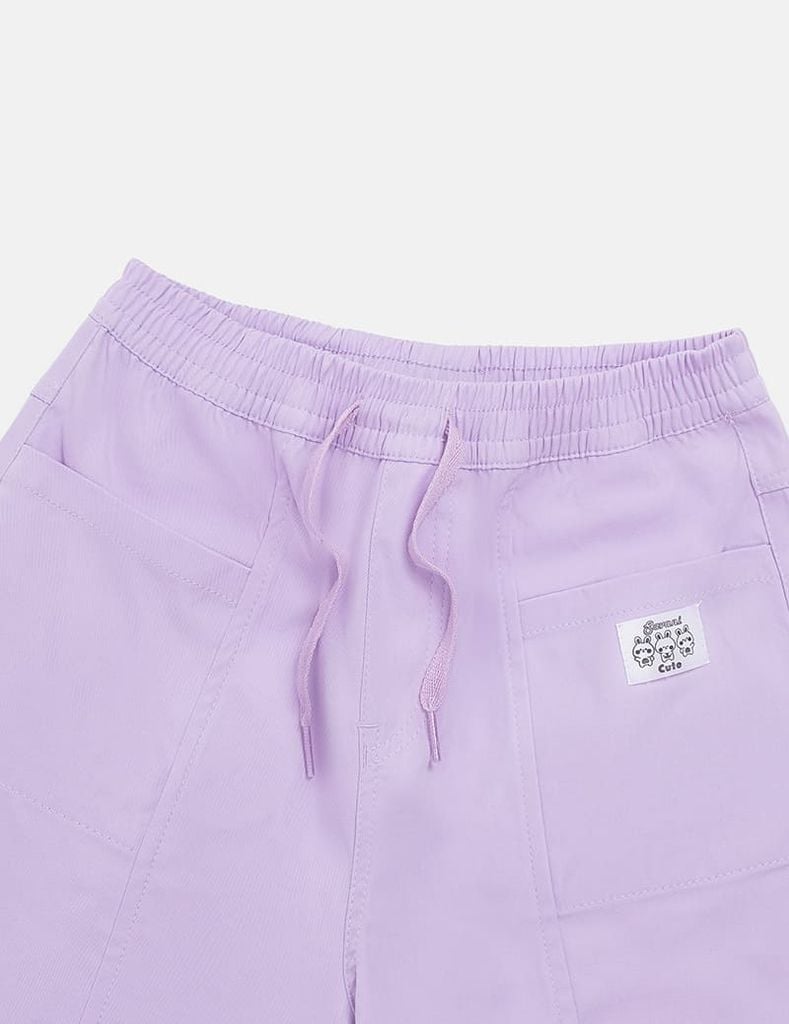 Quần khaki bé gái cạp chun bo gấu gắn mác trang trí