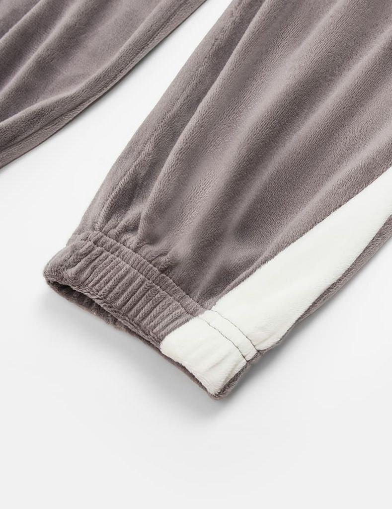 Quần nỉ bé gái phối gấu thân trước