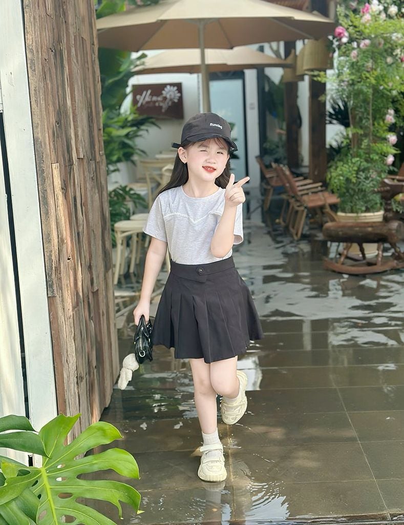 Áo thun ngắn tay cổ tròn bé gái