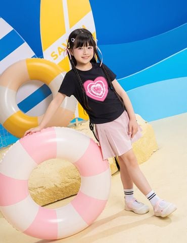 Áo thun ngắn tay bé gái cổ tròn hình in trước ngực