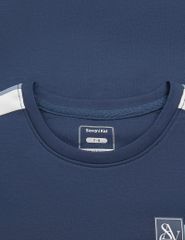 Áo nỉ cổ tròn trẻ em phối dọc 2 bên tay in logo trước ngực