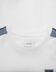 Áo nỉ cổ tròn trẻ em phối dọc 2 bên tay in logo trước ngực