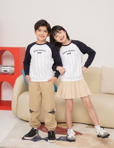 Áo nỉ cổ tròn trẻ em phối hình in giữa ngực