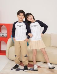 Áo nỉ cổ tròn trẻ em phối hình in giữa ngực