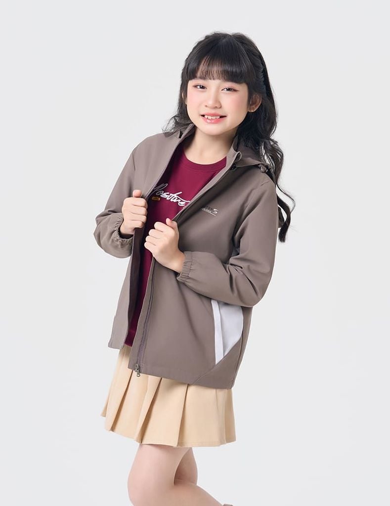 Áo gió có mũ trẻ em ngực in logo phối 2 bên sườn