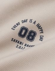 Áo khoác gió có mũ trẻ em hình in trước ngực