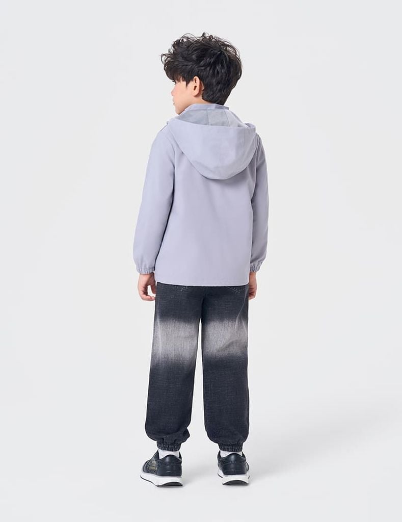 Áo khoác gió có mũ trẻ em hình in trước ngực